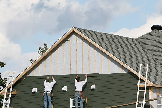 Professional Siding technician working in Carlisle, MA